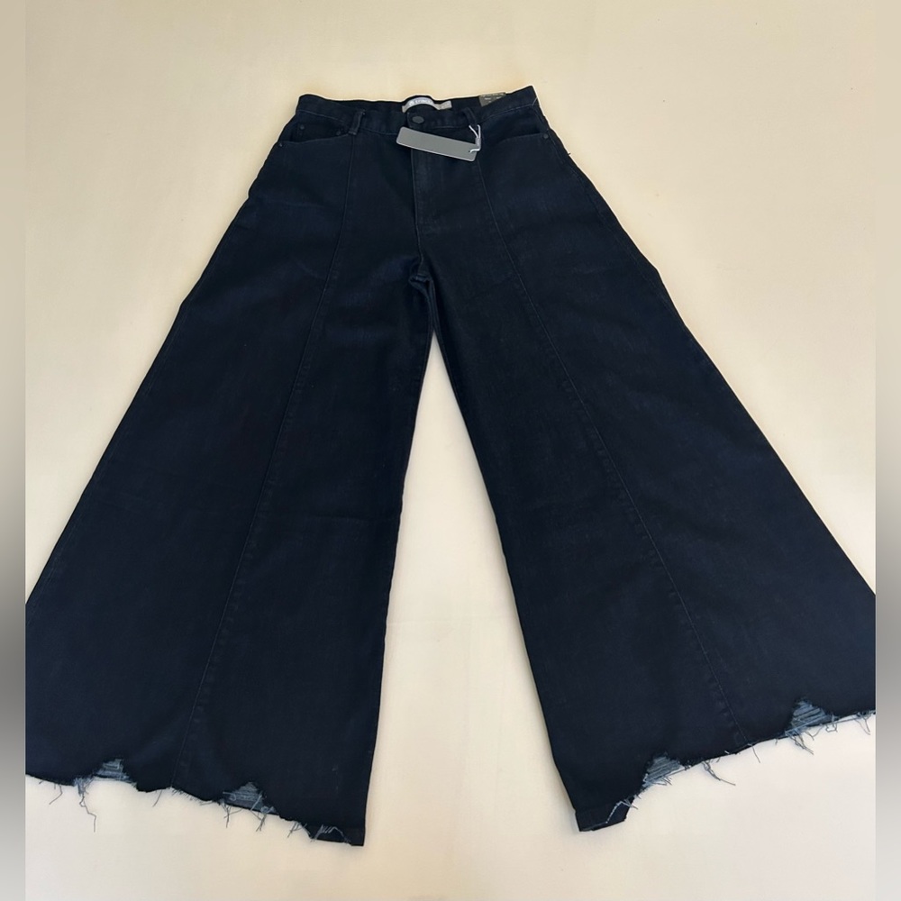 On Trend, Tractr High Rise Wide Leg Relax Fit Women Denim Pants. Size 4